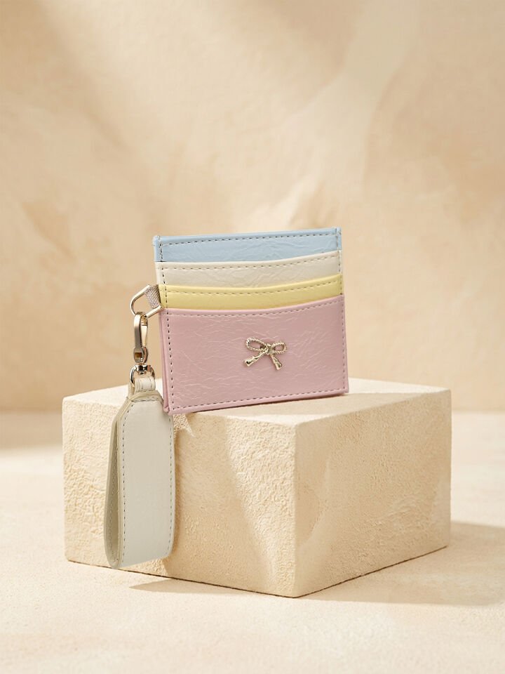Kadın Fiyonk Detaylı Anahtarlıklı Parlak Suni Deri Kartlık