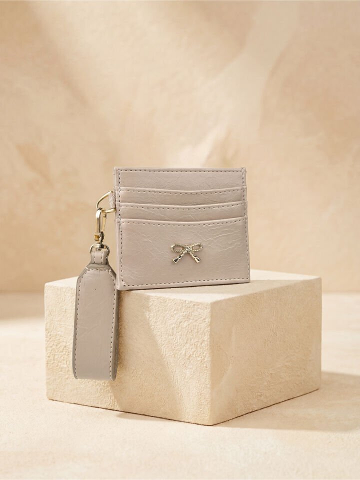 Kadın Fiyonk Detaylı Anahtarlıklı Parlak Suni Deri Kartlık