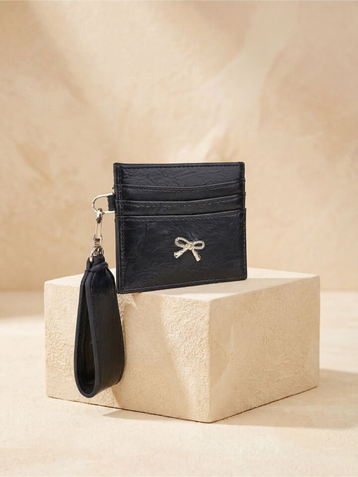 Kadın Fiyonk Detaylı Anahtarlıklı Parlak Suni Deri Kartlık