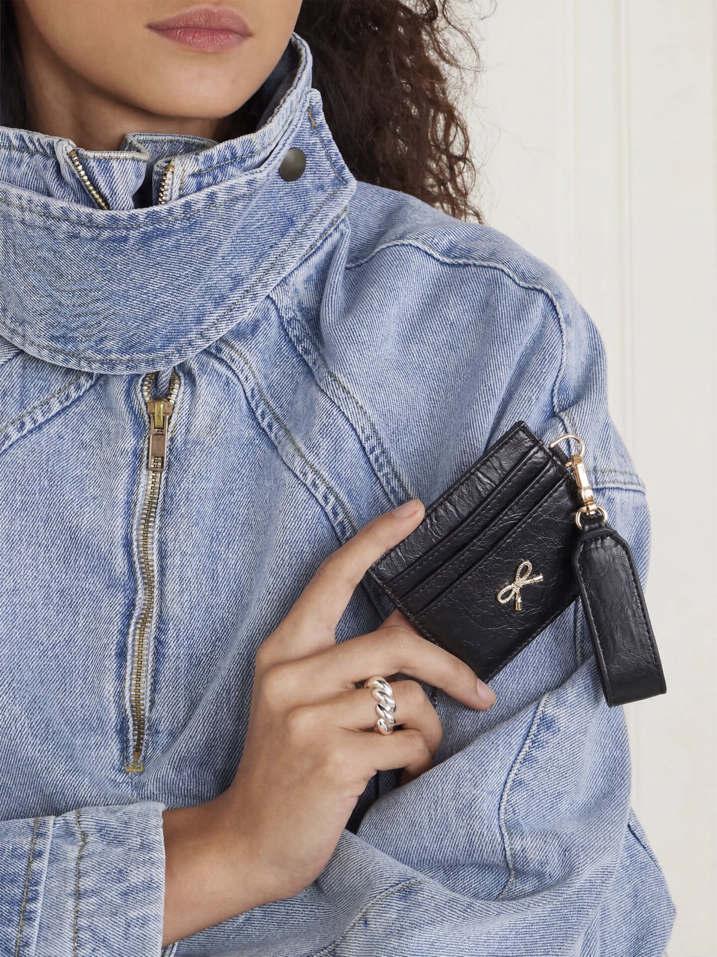 Kadın Fiyonk Detaylı Anahtarlıklı Parlak Suni Deri Kartlık