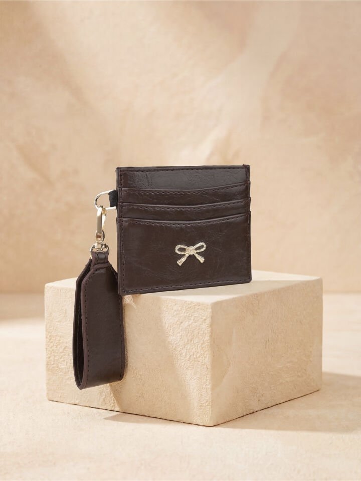 Kadın Fiyonk Detaylı Anahtarlıklı Parlak Suni Deri Kartlık